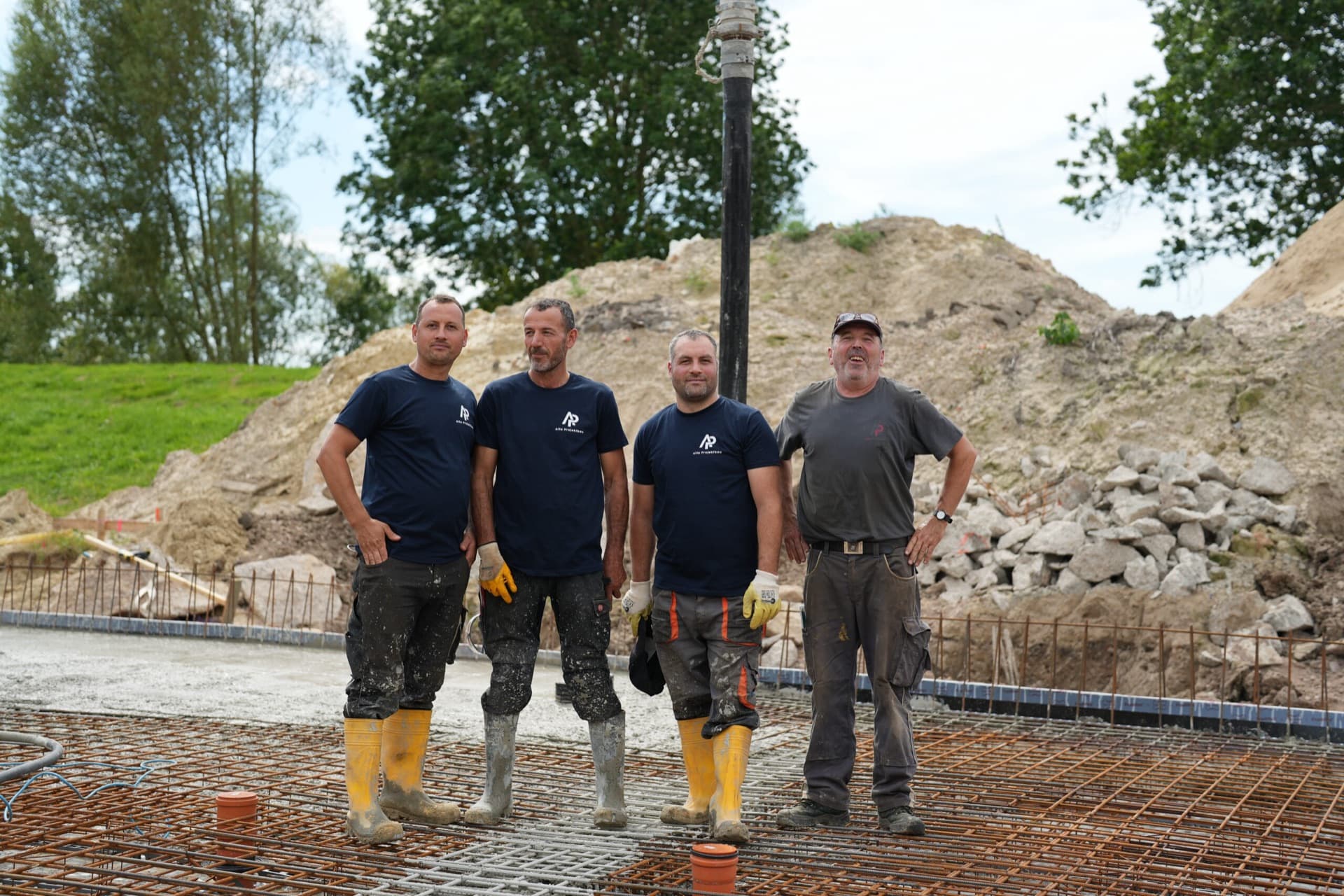 Alfa Projektbau site manager in conversation