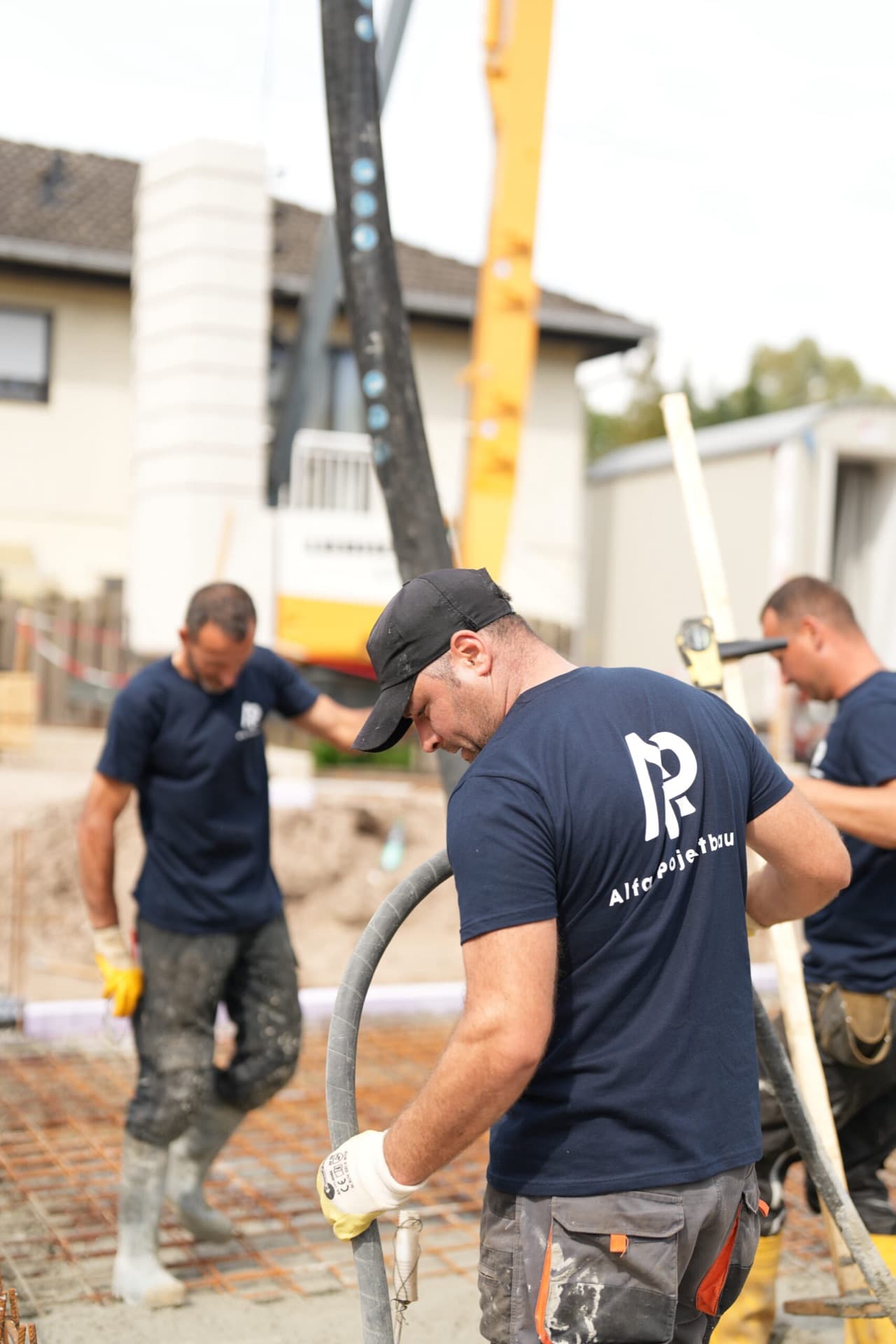 Specialist at masonry work